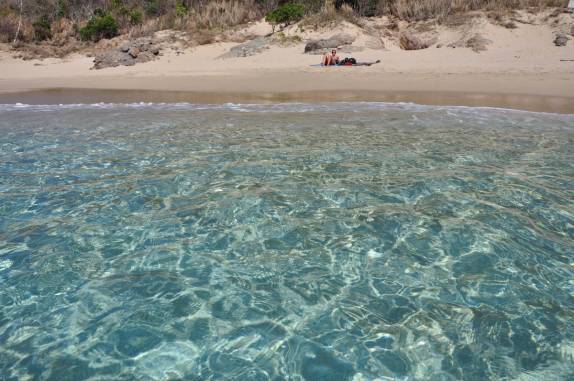 Anse de Colombier, praia de areias brancas e águas azuis, em St. Bath - Caribe